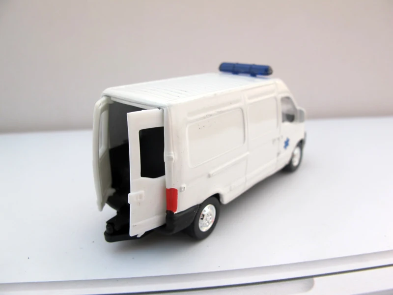 Высокотехнологичная модель RENAULT MASTER автомобиля масштаба 1:64 из сплава литая