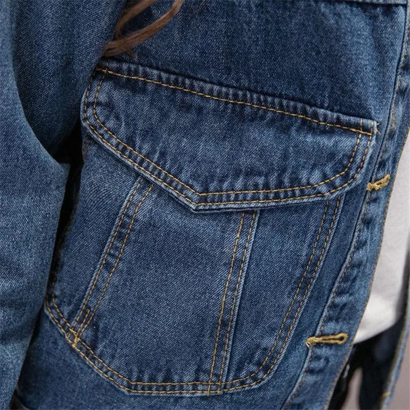 Женская джинсовая куртка однотонная с длинным рукавом на весну и осень