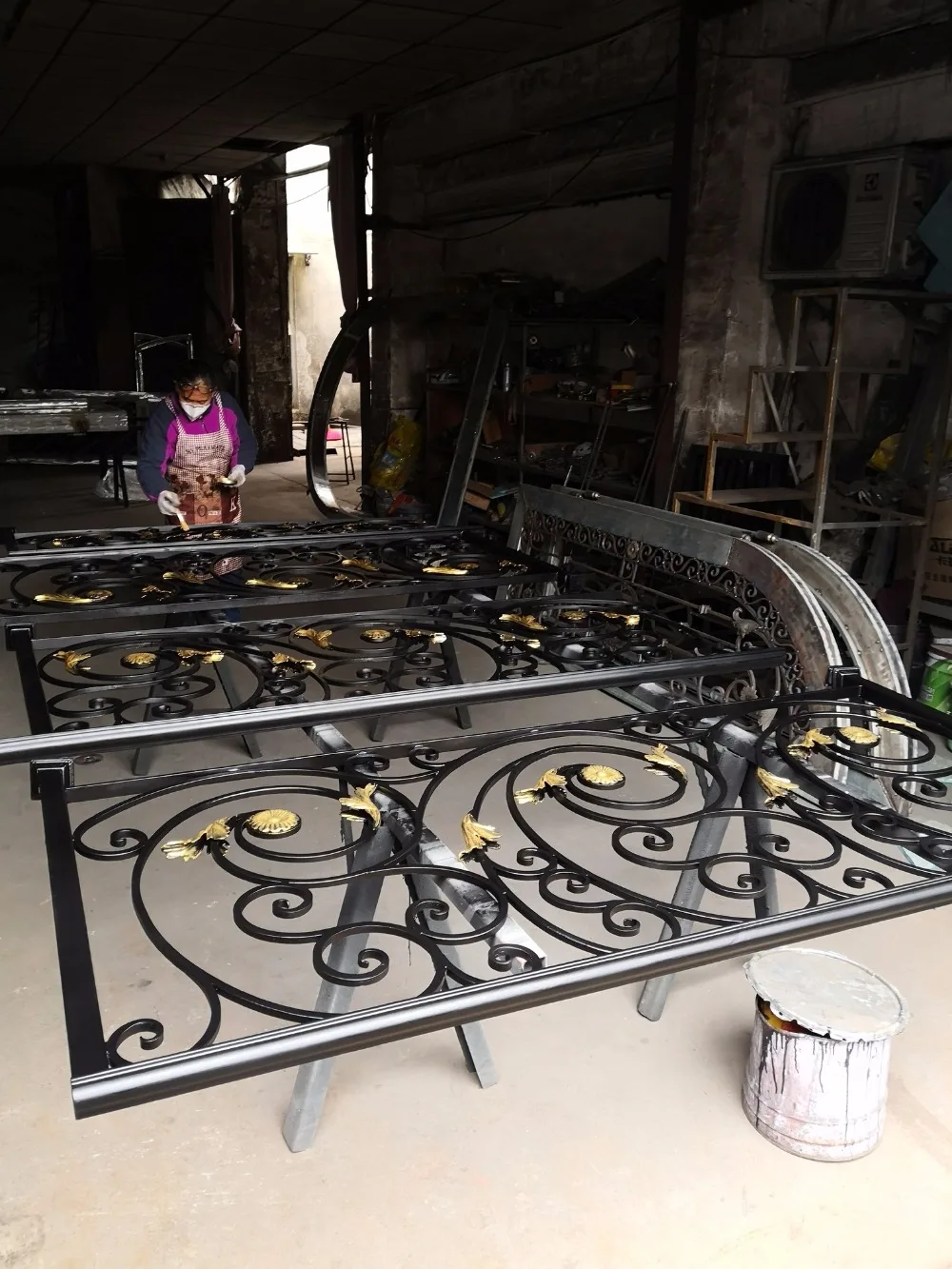 Купить кованые железные ворота электрические раздвижные декоративные для