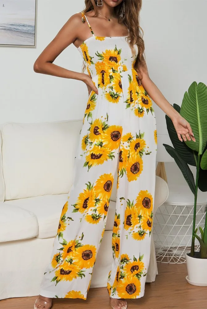 Женский комбинезон с цветочным принтом белый открытыми плечами и подсолнуха