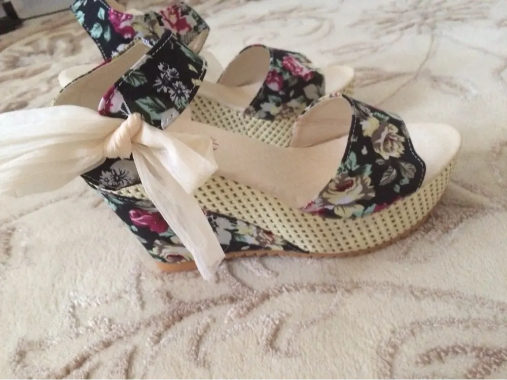 Мода Женщин Сандалии Летние Клинья женские Платформы Кружева Пояса Лук