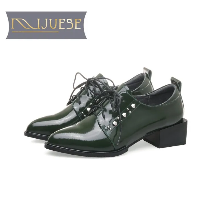 Женские туфли-лодочки из коровьей кожи MLJUESE черные туфли на шнуровке с заклепками