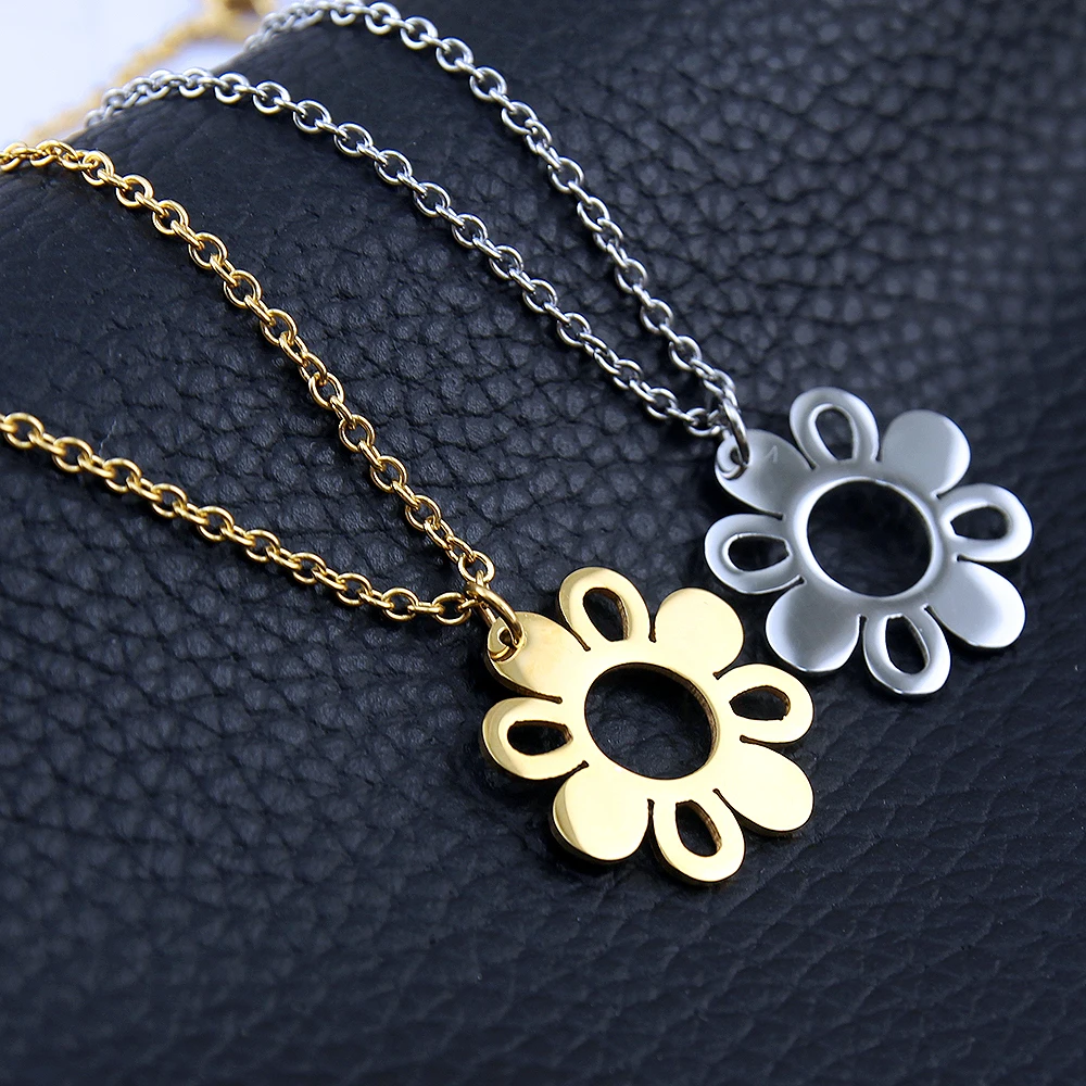 

Korean Fashion Hollow Out Daisy Flower Design Pendant Necklace CharmsStainless Steel Clavicle Chains For Women Trendy Statement