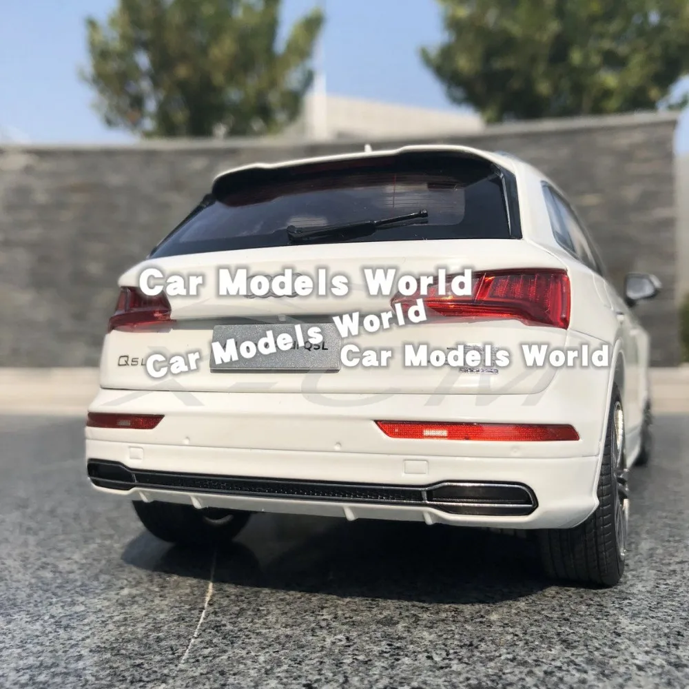 Модель литая автомобиля для внедорожника Q5L Q5 L 1:18 (белый) + маленький