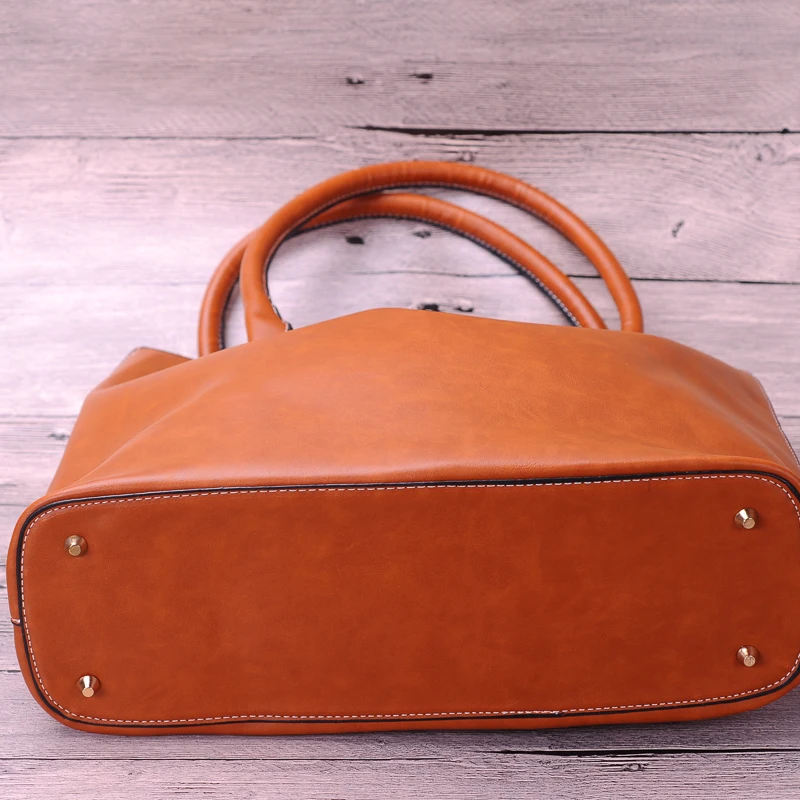 Светильник образца коричневый Scalloped Tote с заклепками хаки Shaped Totes Vegan Leather DOM109172 |