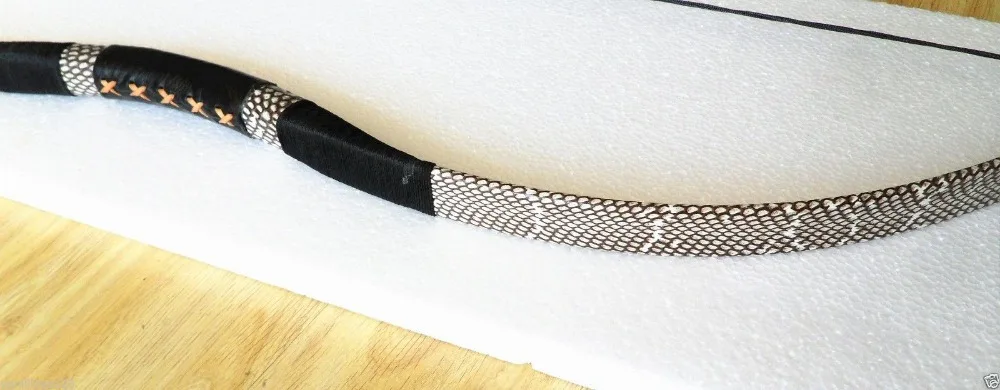 В традиционном китайском стиле ручной работы натуральная длинный лук из змеиной