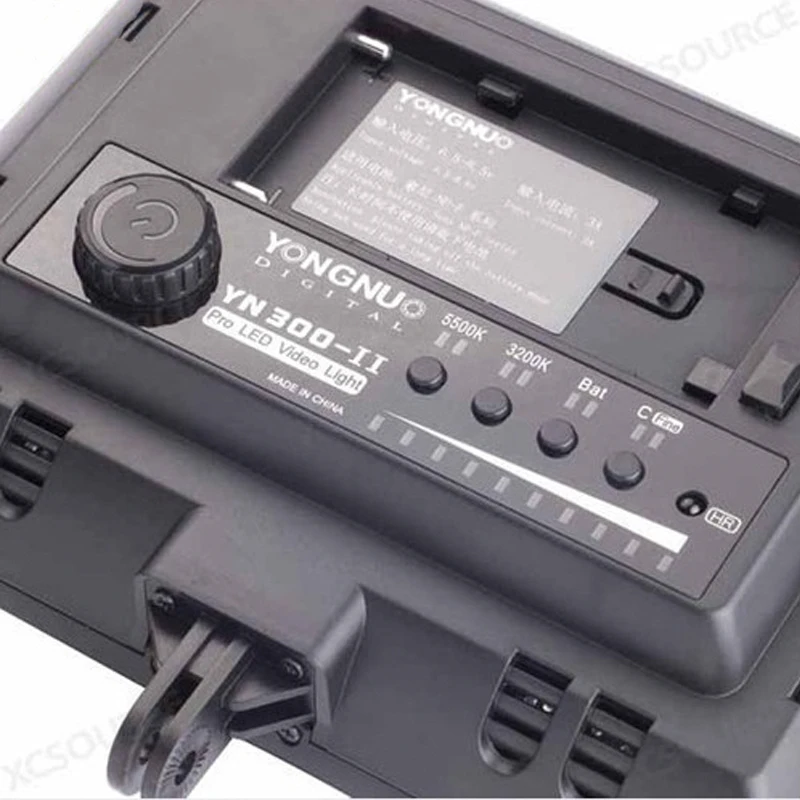 Светодиодная лампа для видеосъемки Pro Yongnuo YN300 II YN300ll со встроенным аккумулятором