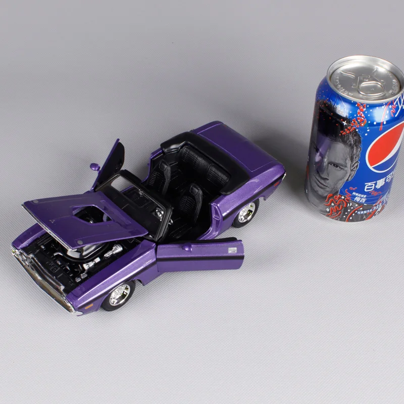 Maisto 1:24 1970 Challenger R/T convertible car diecast for Dodge vintage purple model motorcar collecting fans 31264 |