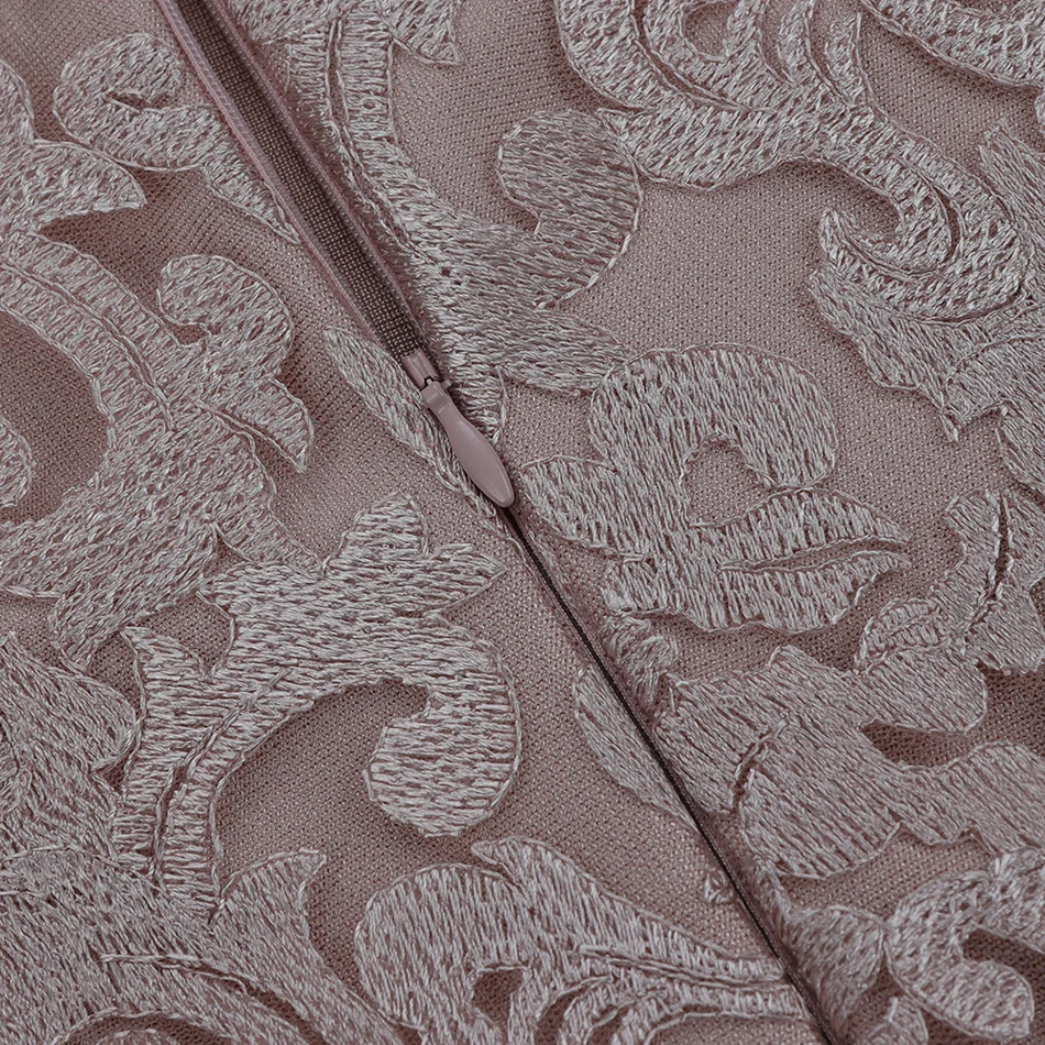 Женское Бандажное платье с вышивкой бисером на тонких бретельках открытыми