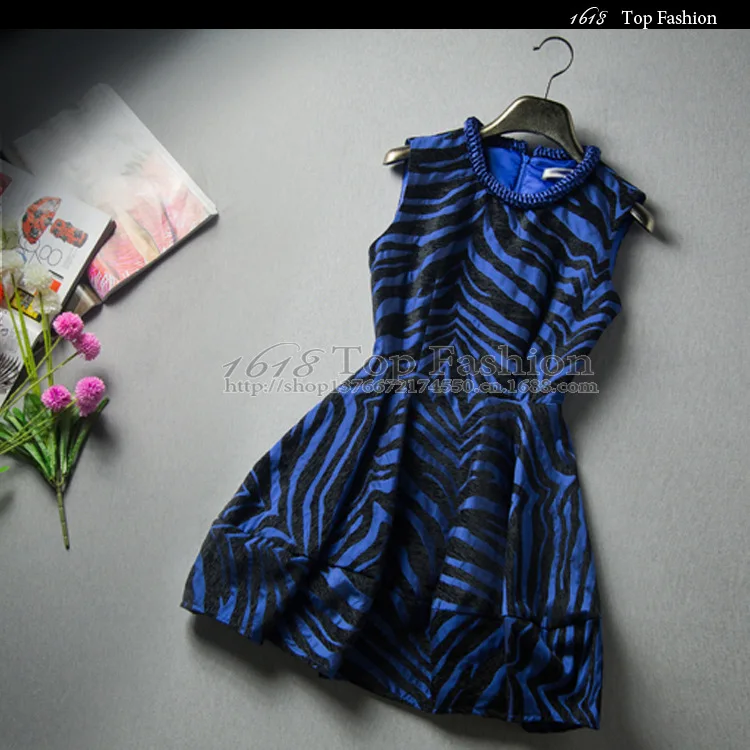 2015 Rushed Dresses Mooerkerr2013 New Winter Classic European And American High-end Fashion Lantern Hem Striped Dress Material - купить по