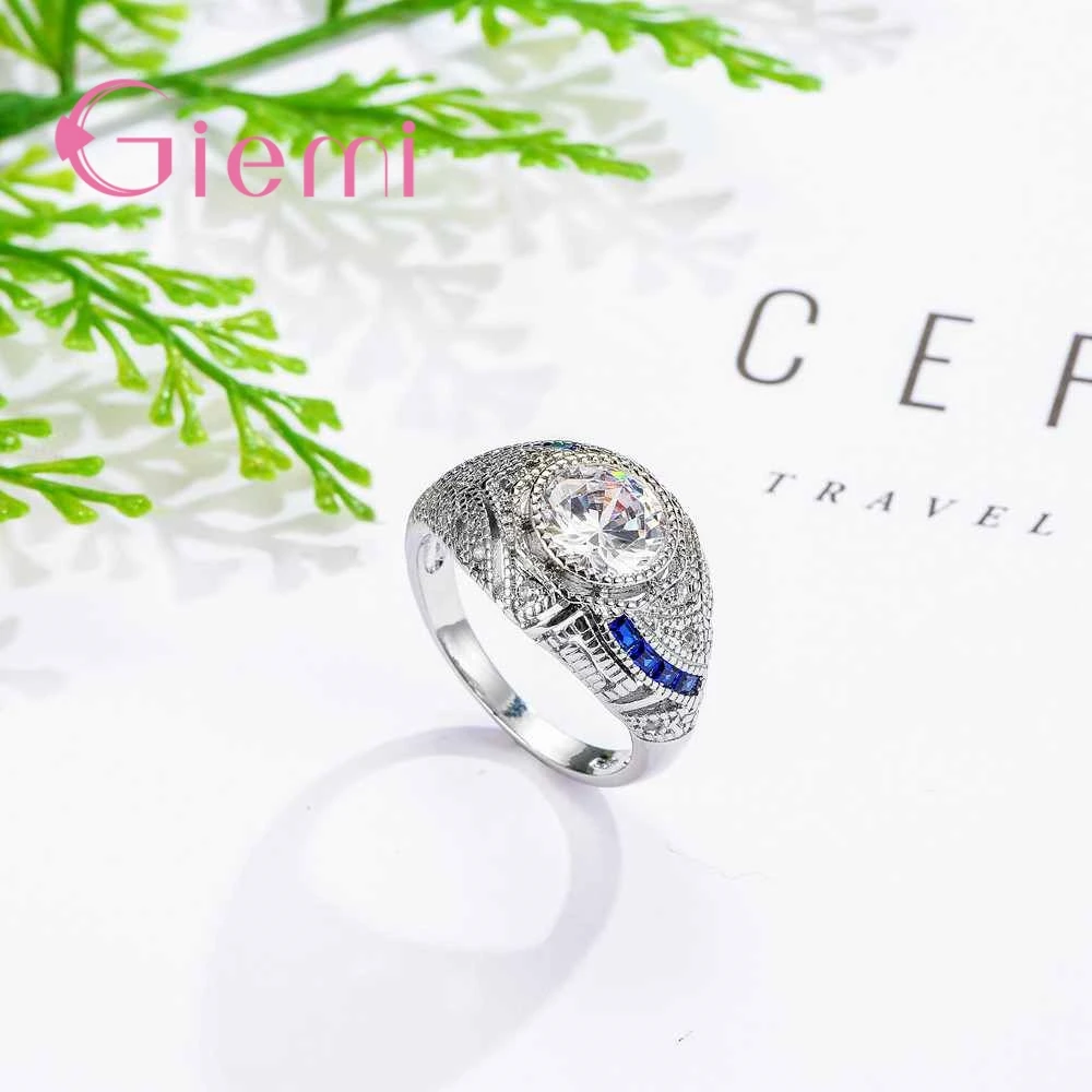 Женское кольцо из серебра 925 пробы с синим круглым кристаллом