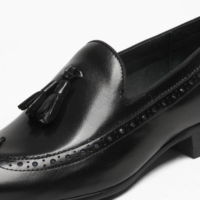 Туфли мужские парадные без шнуровки заостренный носок бахрома броги обувь для