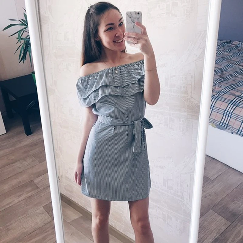 Женское летнее платье с оборками Susi & Rita модель 2020 года в полоску открытыми