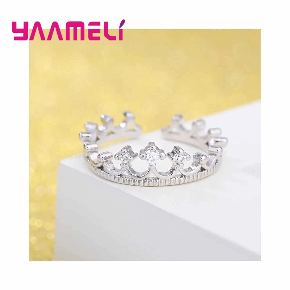 

Полые дизайнерские ювелирные изделия Нежный 925 Серебряный тон прекрасная корона в форме прозрачного кристалла инкрустированное женское ко...