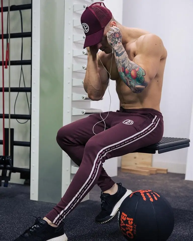 Спортивные мужские комплекты модная спортивная одежда спортивные костюмы