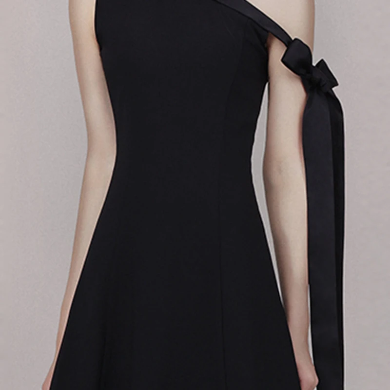 Женское платье на одно плечо Max Spri черное ТРАПЕЦИЕВИДНОЕ ПЛАТЬЕ средней длины с