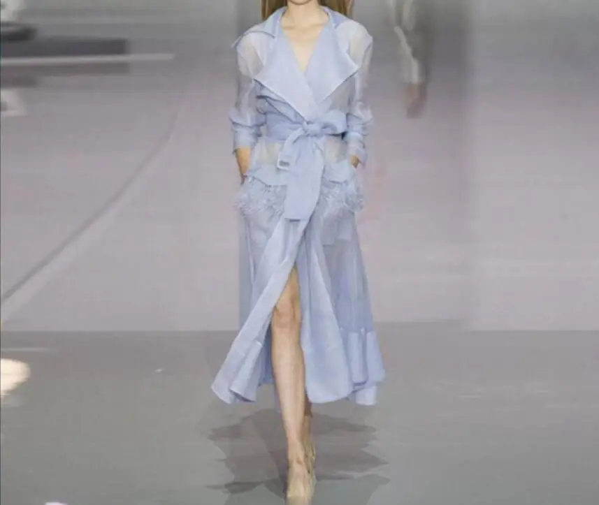 Женское вечернее платье с перьями белое и синее в стиле Звезд для ночного