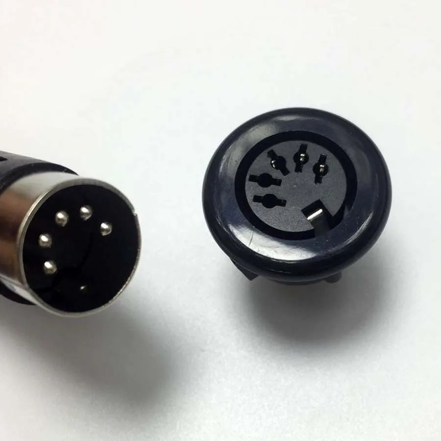 Разъем питания постоянного тока с черным пластиковым штекером 5 контактов 20