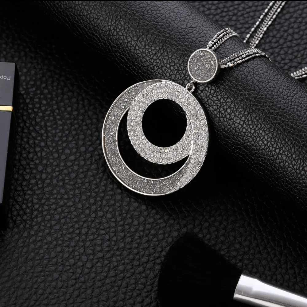 Женское ожерелье с подвеской кожаное золотого цвета круглым кристаллом