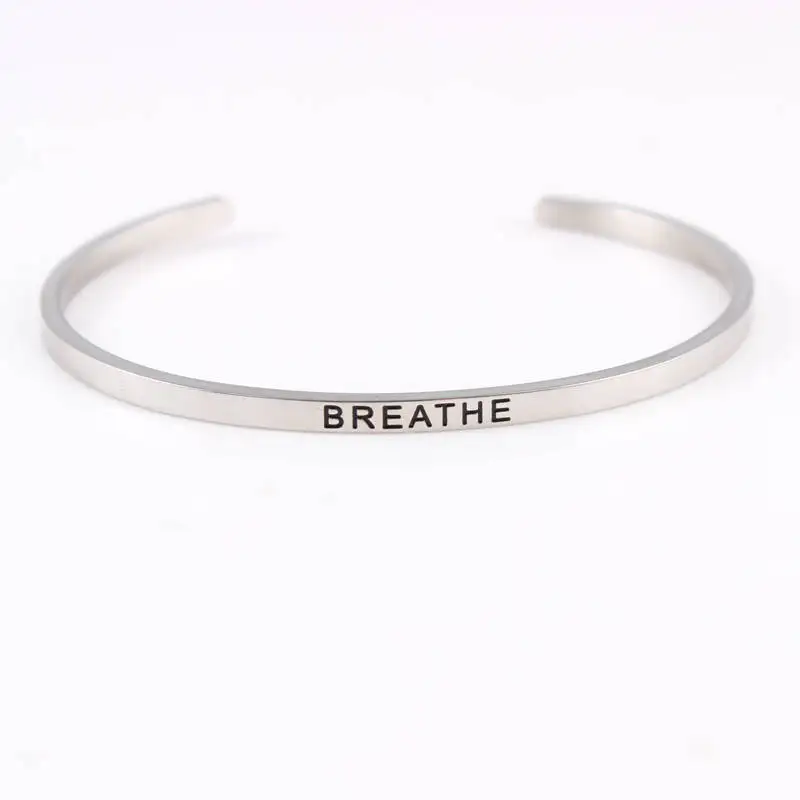 Серебряный браслет из нержавеющей стали с гравировкой положительная