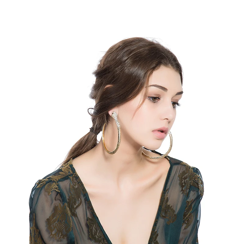 Новинка 2017 модные серьги гвоздики в виде змеи из золотистого сплава с имитацией