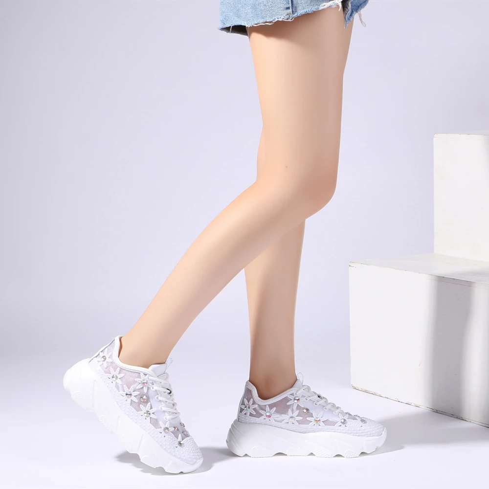 Женские белые кроссовки модная женская обувь на платформе со стразами летняя