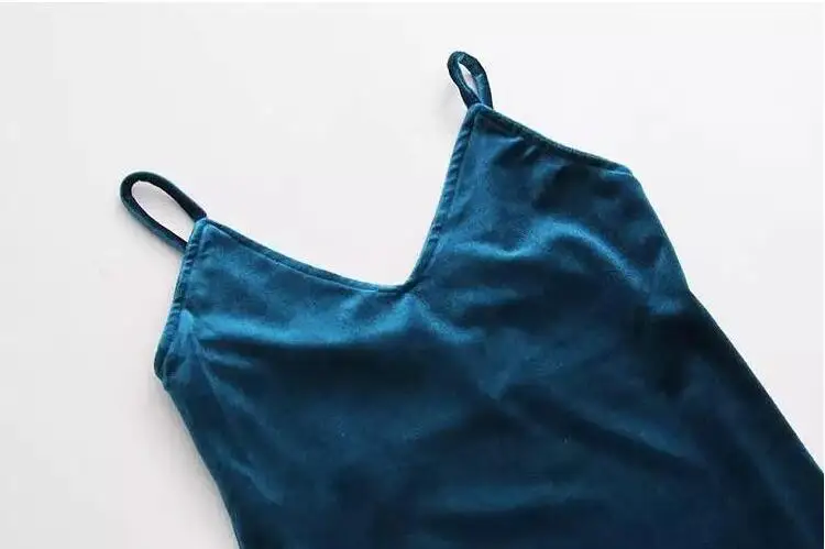 Женское платье с треугольным вырезом облегающее бархатное на новый год|dress