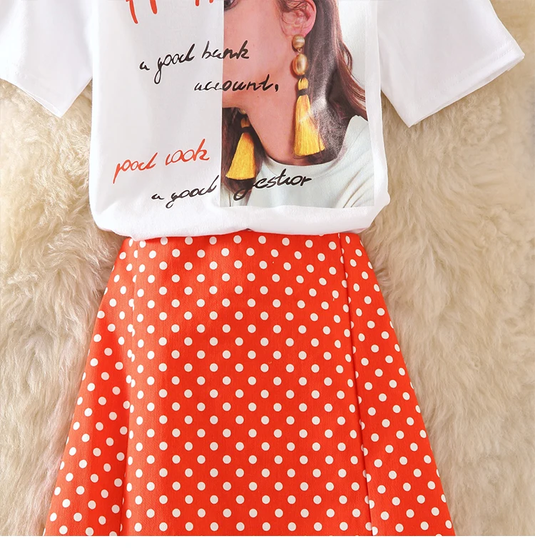 Футболка с буквенным принтом + юбка в горошек оборками на подоле комплект одежды