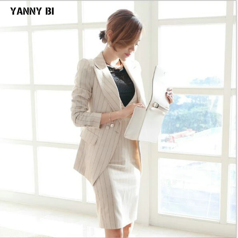 Женский весенний костюм в бледно розовую полоску блейзер без пуговиц свободные