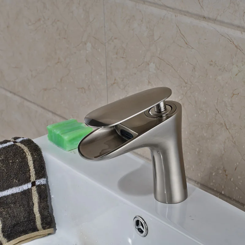 Короткий смеситель для раковины с одной ручкой одним отверстием матовый