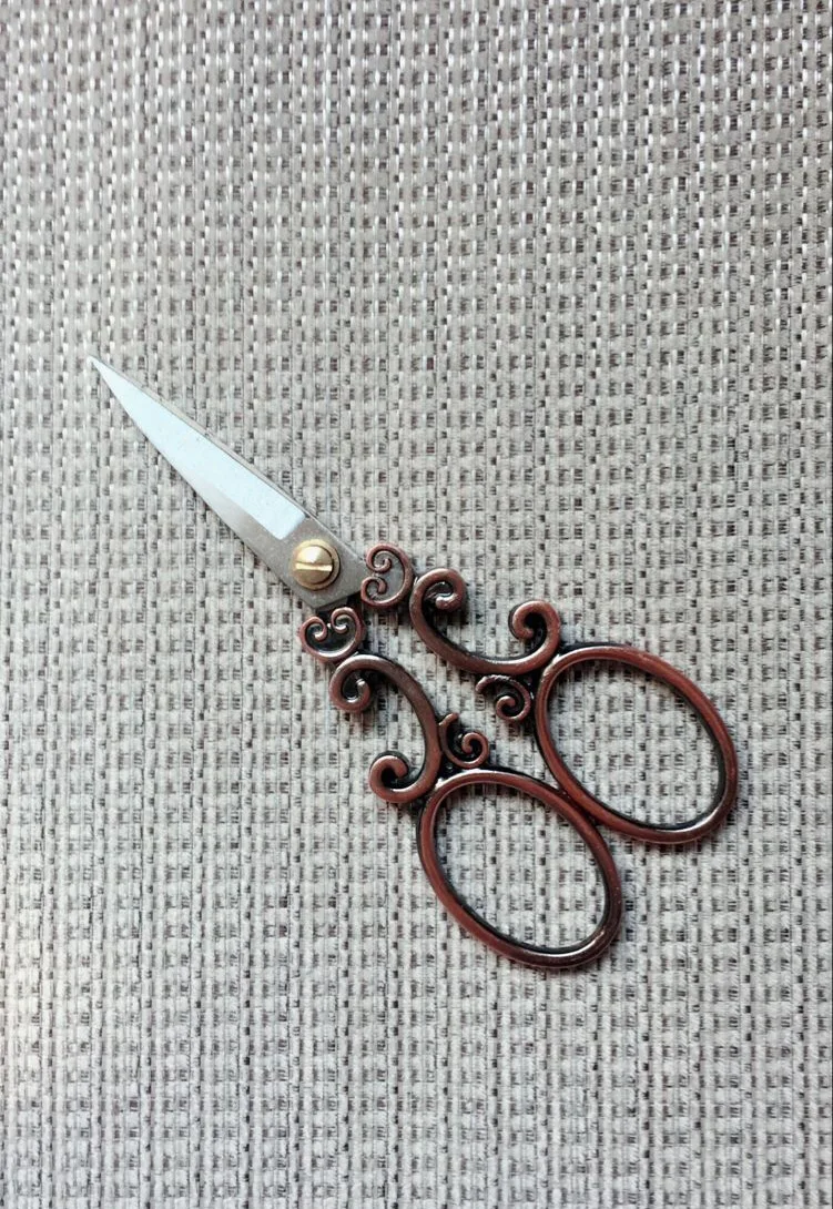 

2pcs lot copper plated antique style sewing scissors stainless steel vintage cloud pattern zakka mini dressmaker shear