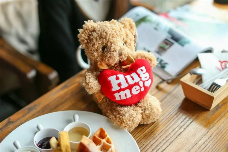 Hug Me плюшевый мишка плюшевые игрушки держащие любовь сердце Ted Bear мягкие куклы