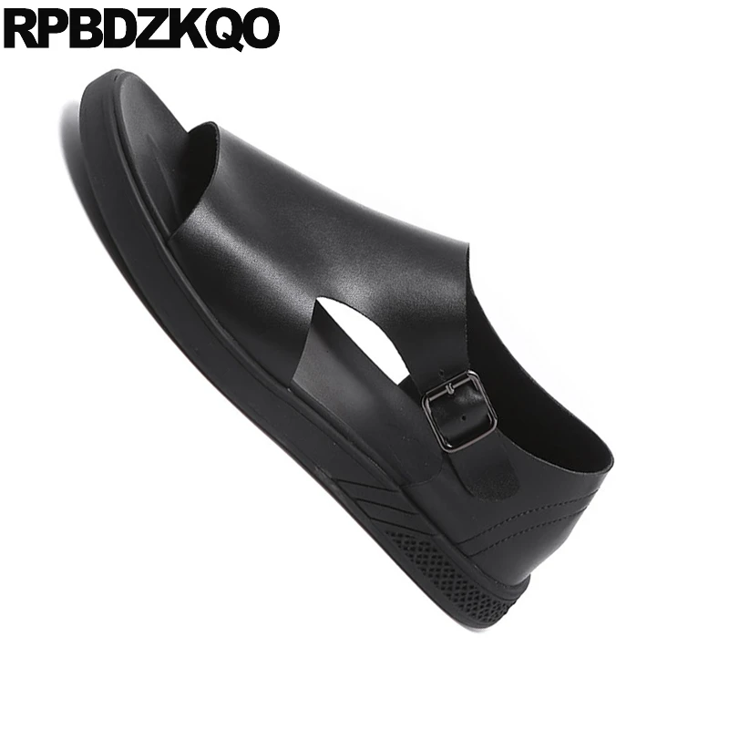 Дизайнерская мужская обувь высокого качества от известного бренда с черным