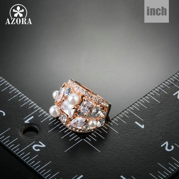 Кольцо из розового золота с фианитом и жемчугом | Украшения аксессуары