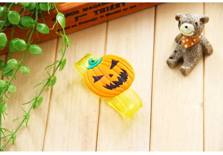 

2019 New Creative Watch Christmas Halloween Birthday Party flash light-emitting bracelet watch gift toys for children wristwatch