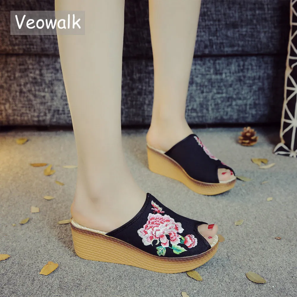 Veowalk/женские парусиновые шлепанцы на танкетке с цветочной вышивкой в китайском стиле; удобная летняя женская обувь на платформе с открытым носком в стиле ретро