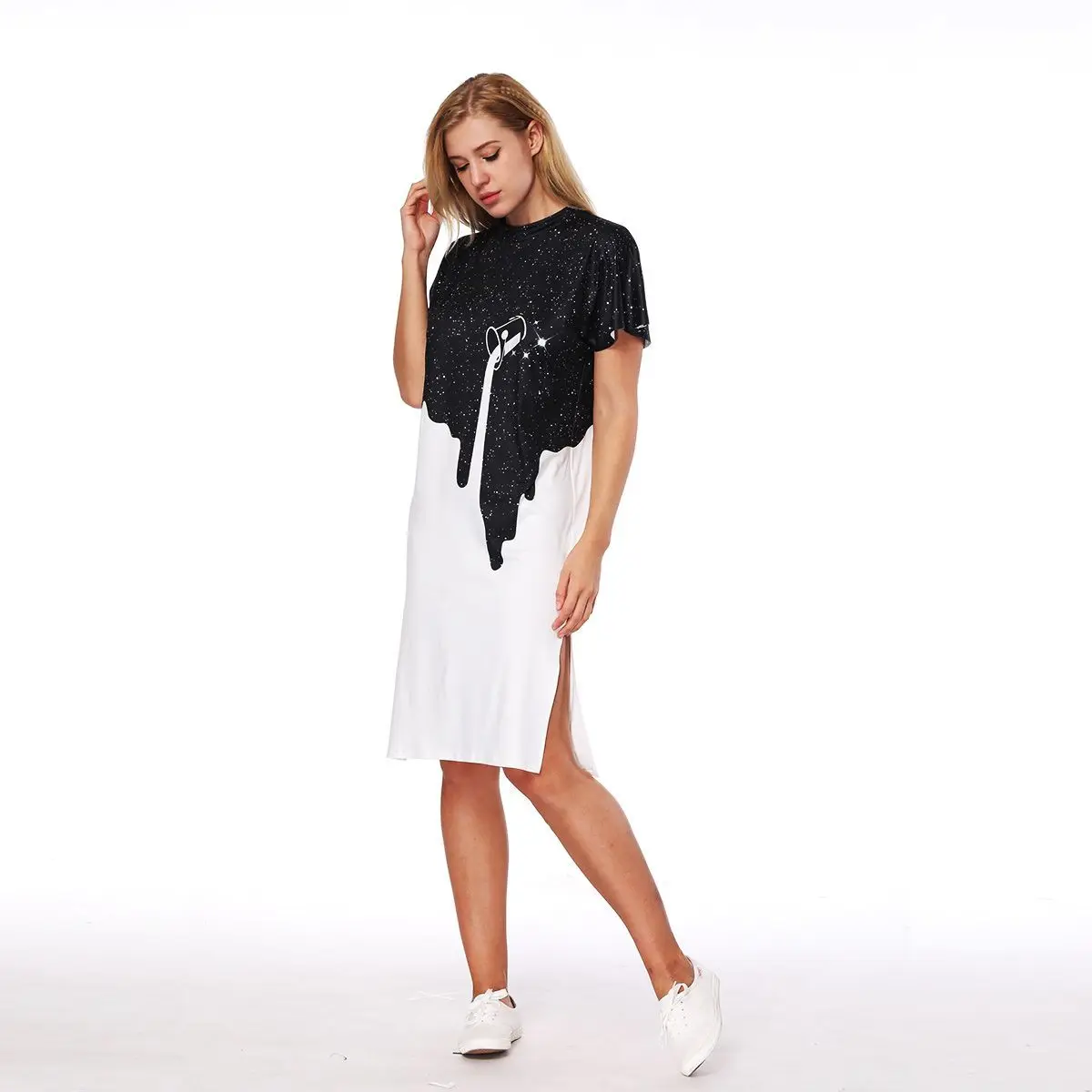 Женское платье с объемным принтом звезд и молочного цвета свободное