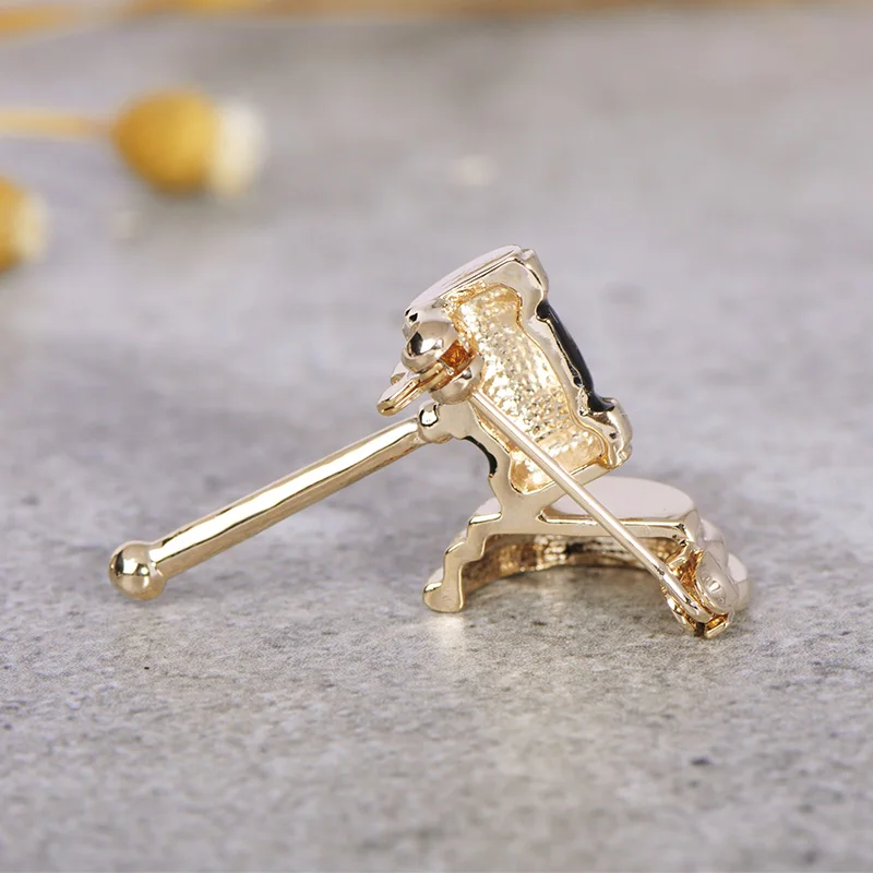 Женская и мужская брошка Blucome черная эмалированная с воротником-свитером рюкзак