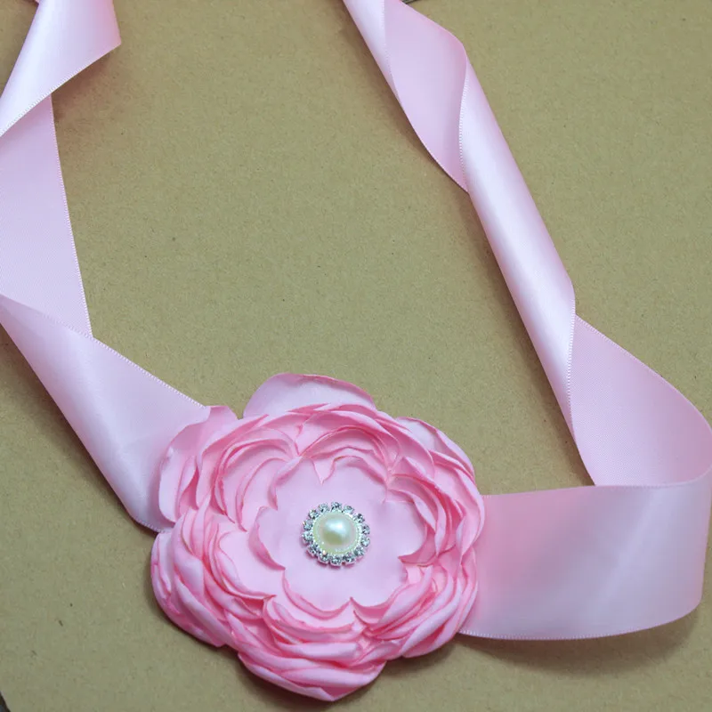 Повязка на голову для невесты розовая с цветочным узором сатиновый пояс цветком |