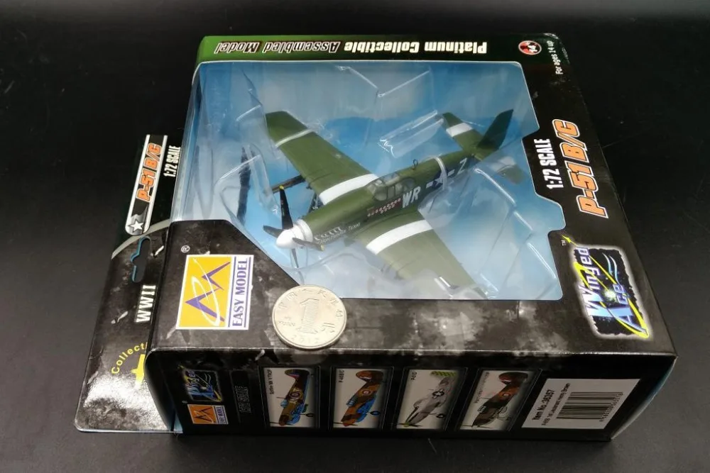 

1:72 World War 2 American P51B Fighter Model P-51B 1st Lieutenant Henry Brown Trumpeter 36357 Collection model
