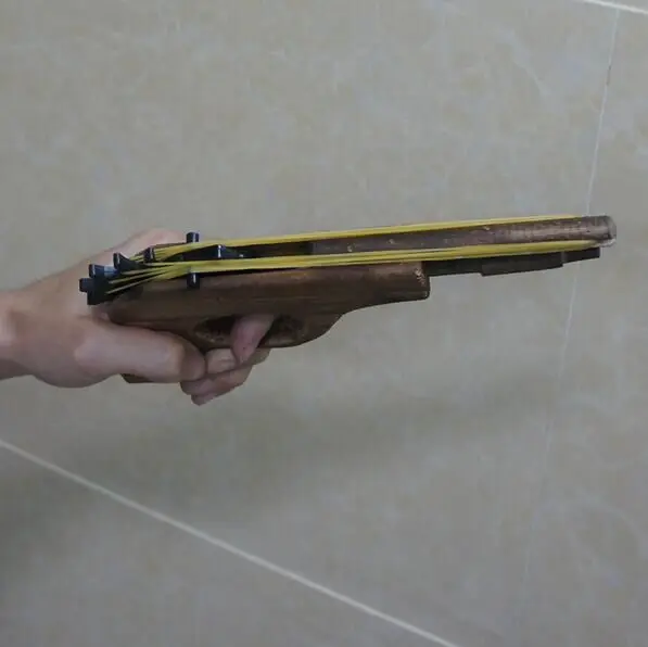 Технические игрушечные пистолеты 2015 деревянные резиновые пулеметы оружие