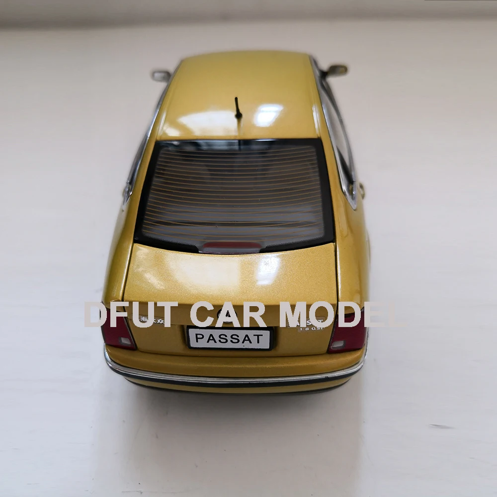 Литой 1:24 сплав PASSAT B5 модель автомобиля Детские игрушечные машинки оригинальные авторизованные подлинные детские игрушки