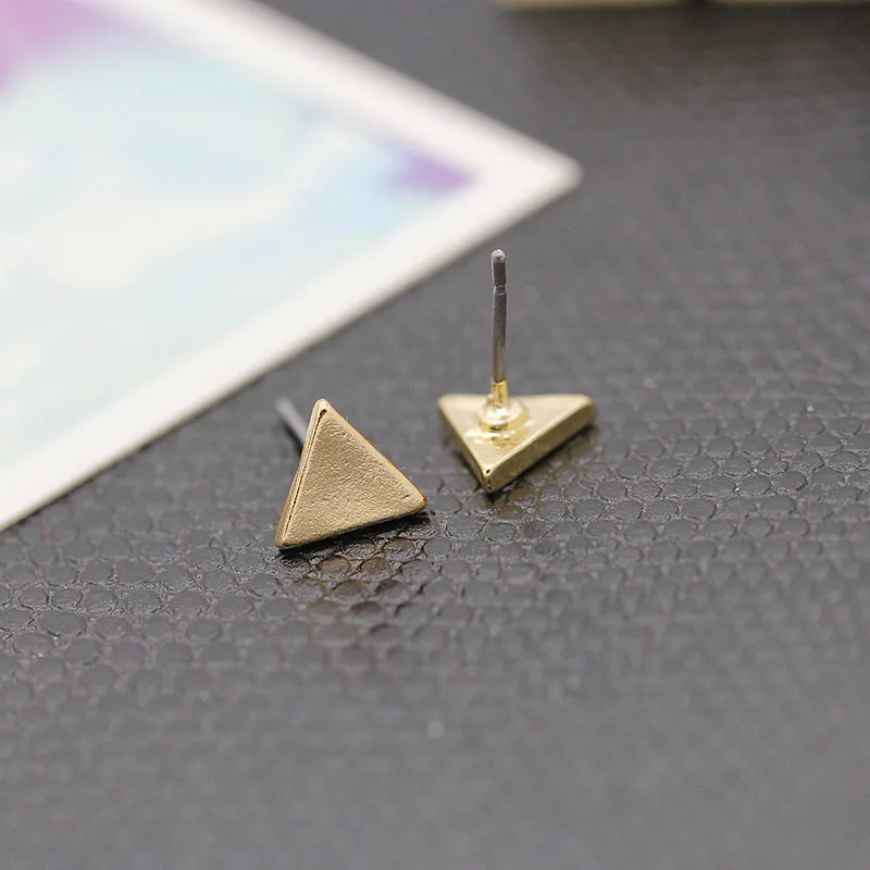 Женские Треугольные Серьги-гвоздики золотистые черные серебристые | Украшения и