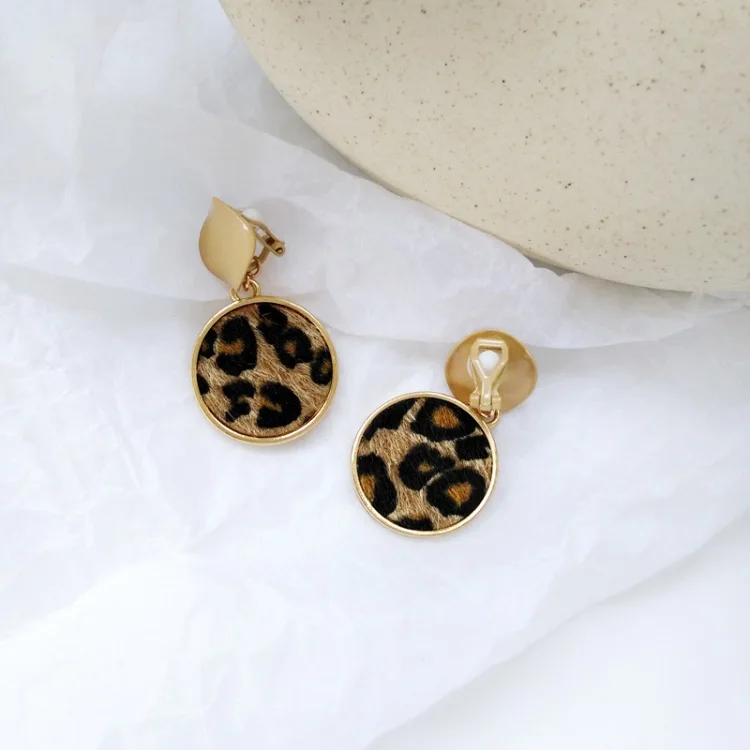Модные геометрические круглый Leopard клипсы темперамент Для женщин Аксессуары для девочек в Корейском стиле, Женские Ювелирные изделия