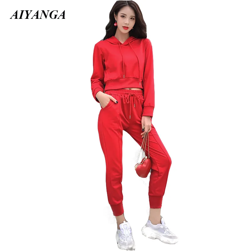 Женский спортивный костюм однотонный укороченный топ с капюшоном и брюки