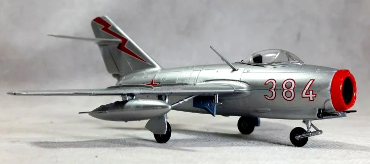 1: 72 Трубач советская MIG15 Mikoyan 1" Faggot" модель истребителя 37130 статическая Коллекционная модель только одна