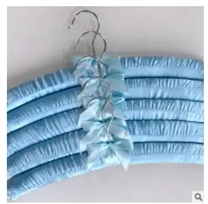 11 light blue Новая атласная мягкая вешалка, шелковая обернутая вешалка для одежды, подвесной серебряный крючок, губчатые вешалки для витрины магазина одежды, вешалки - Цвет: 11 light blue