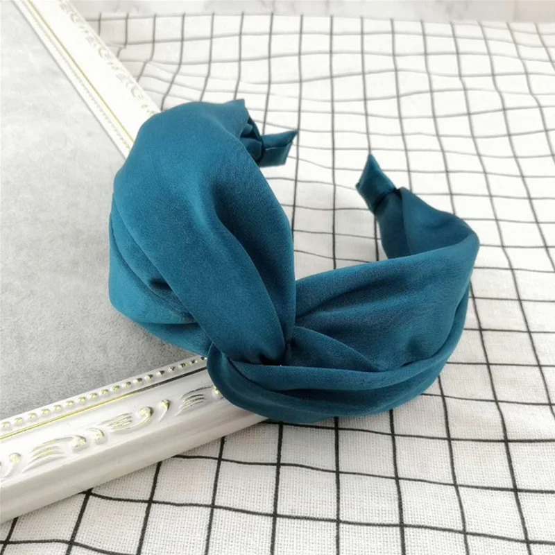 Женская тканевая повязка на голову однотонная широкая с перекрещенными узлами