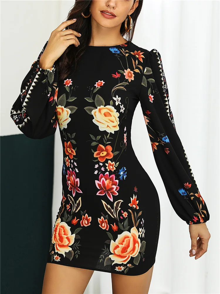 Элегантное пляжное платье с павлиньим цветочным принтом в полоску вырезом на