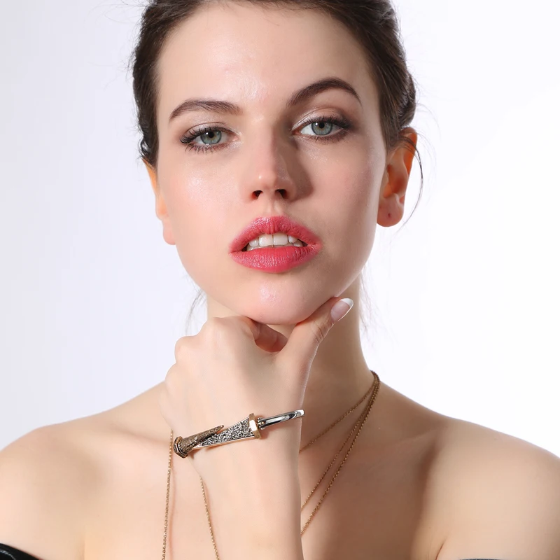 Женский браслет в заклепках KISS ME из сплава винтажные браслеты нового дизайна